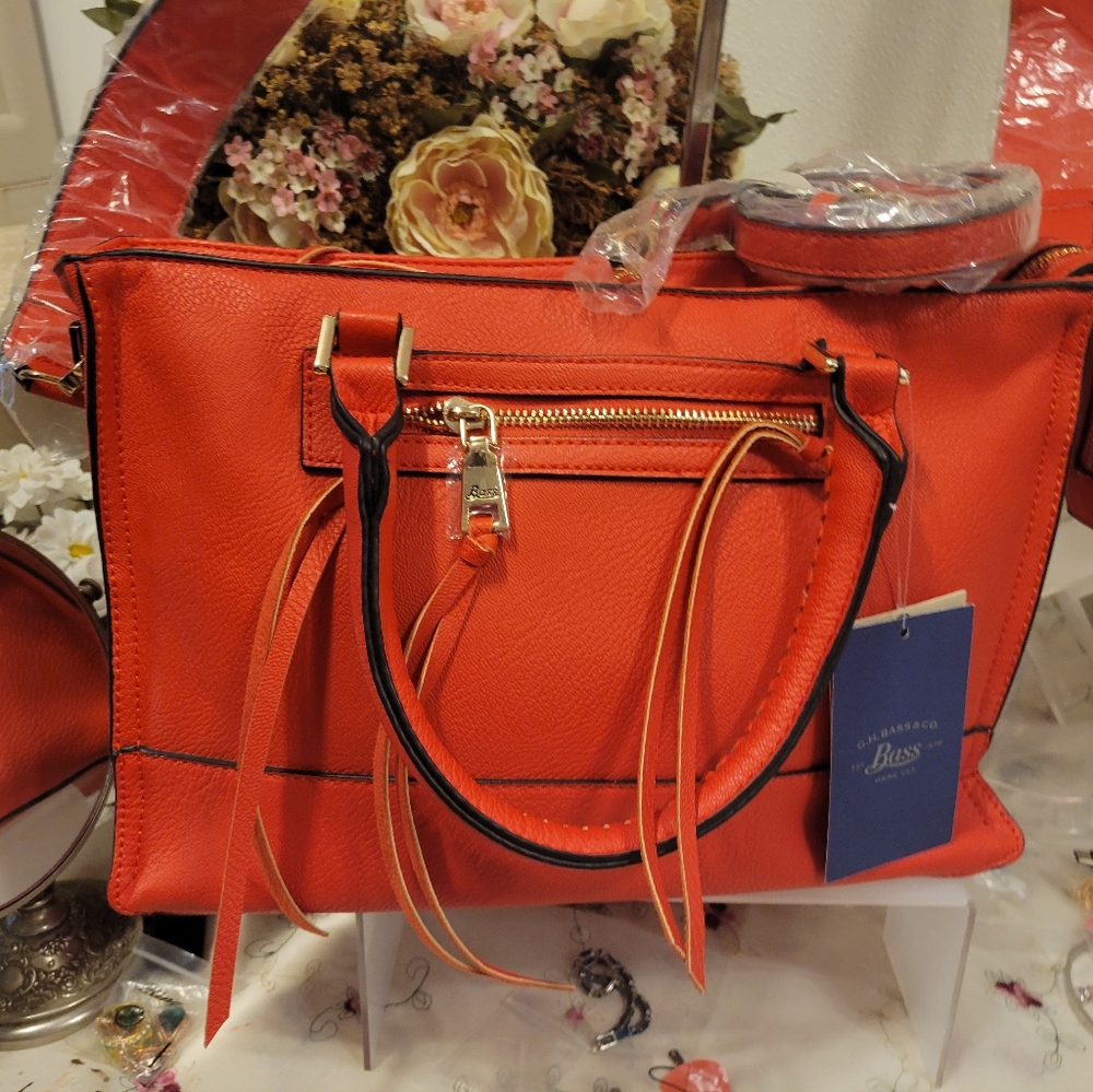 NWT G.H. Bass & Co CORAL Convertible Bag With 2 Straps - Picture 8 of 16
